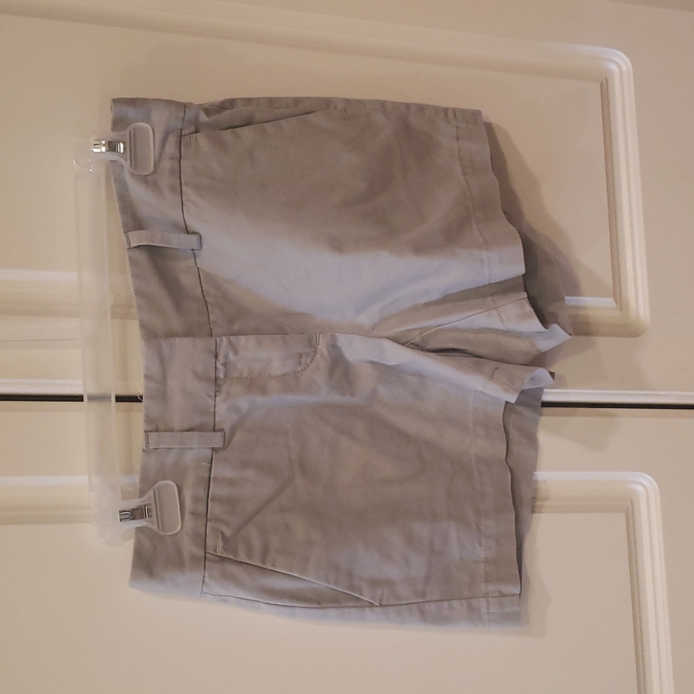 Used Loft size 00 gray shorts